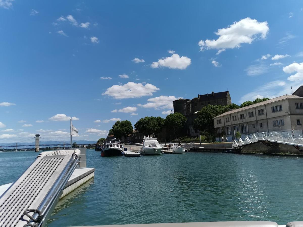 Aux pieds du Château Apartamento Tournon-sur-Rhone Exterior foto